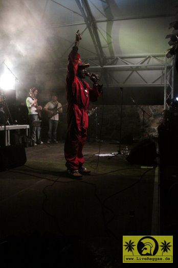 Lee Scratch Perry (Jam) with The Caroloregians 16. This Is Ska Festival - Wasserburg, Rosslau 23. Juni 2012 (11).JPG